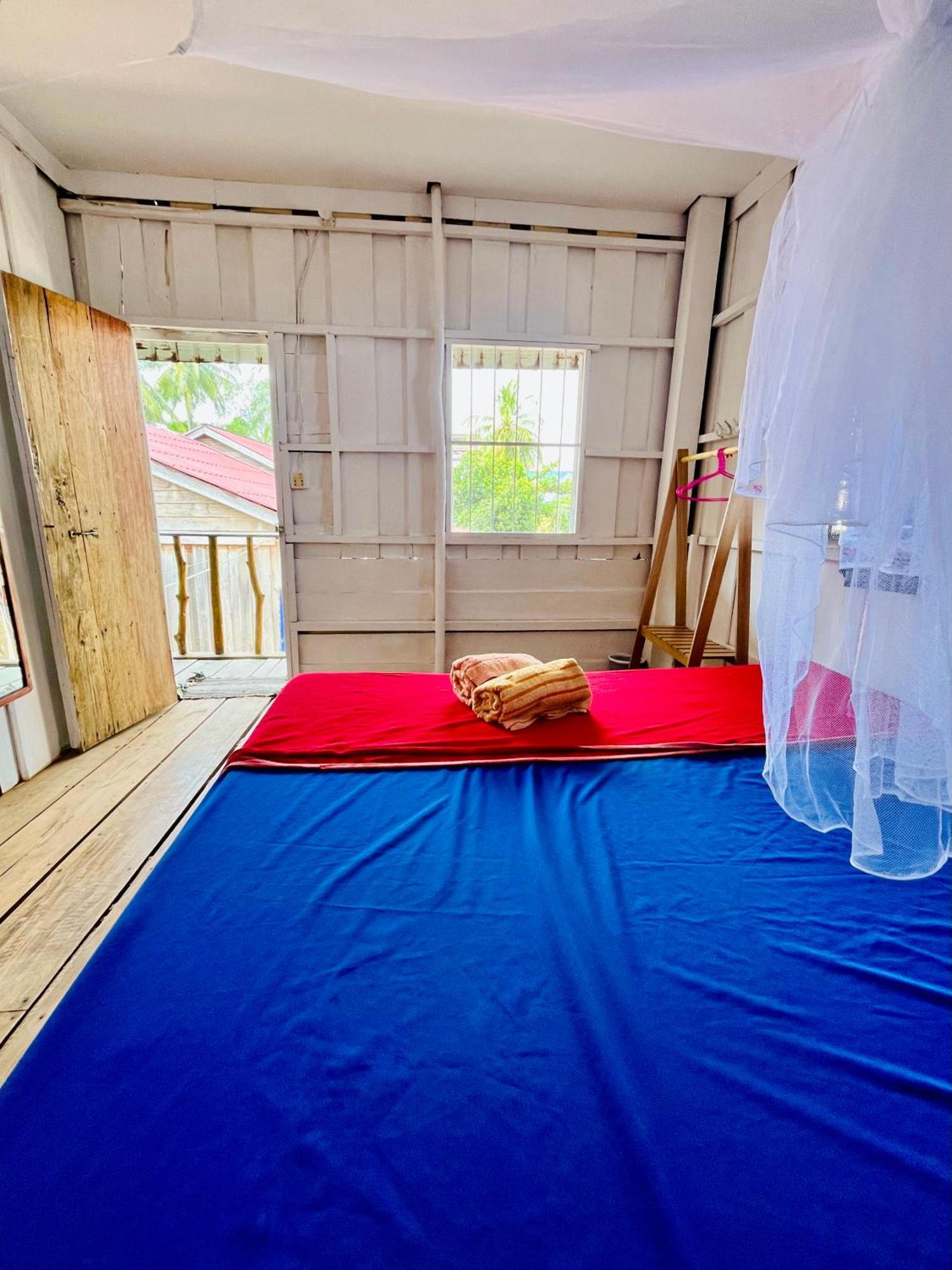 Happiness Guesthouse كوه رونغ ساملوم المظهر الخارجي الصورة